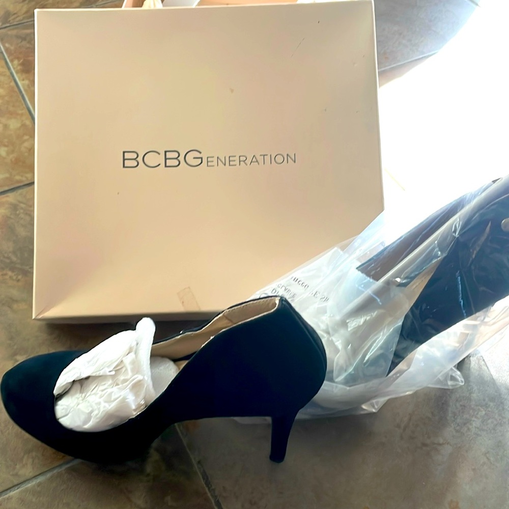 Bcbg 7.5 platform heels new in box gisel black suade